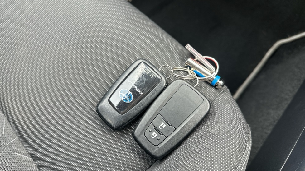 Toyota Corolla 2.0 Vvt-i Hybrid Gr Sport Cvt White #26
