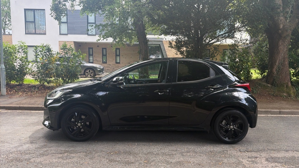 Toyota Yaris 1.5 Hybrid Design Blue #24