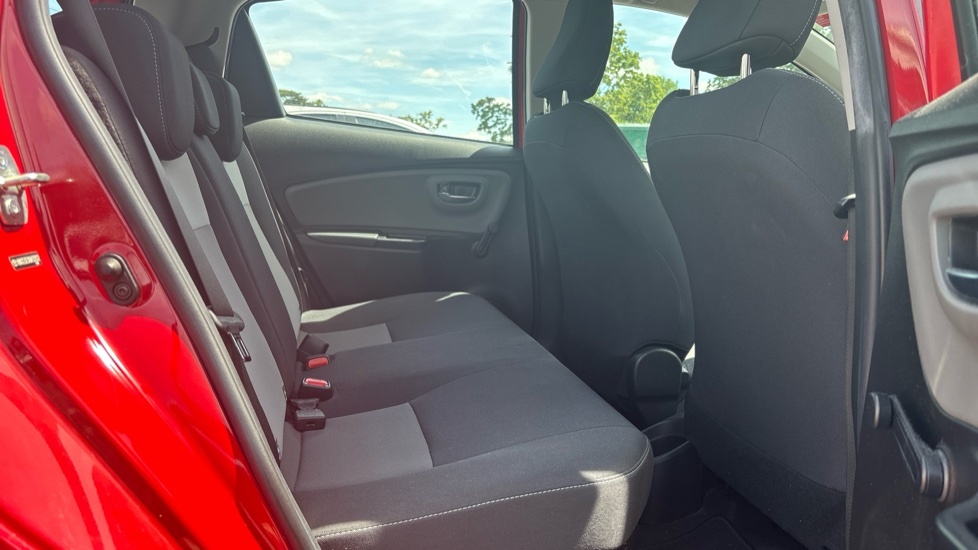 Toyota Yaris 1.5 Hybrid Design Cvt Black #8