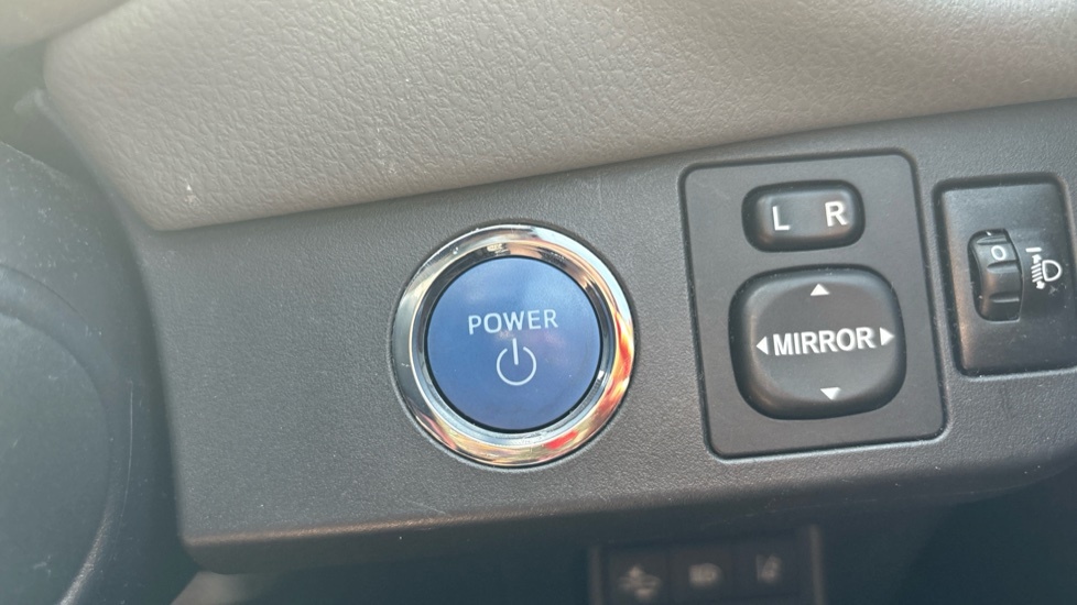 Toyota Yaris 1.5 Hybrid Design Cvt Black #16