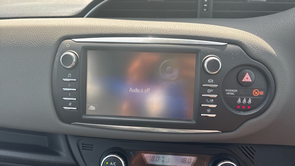 Toyota Yaris 1.5 Hybrid Design Cvt Black #9