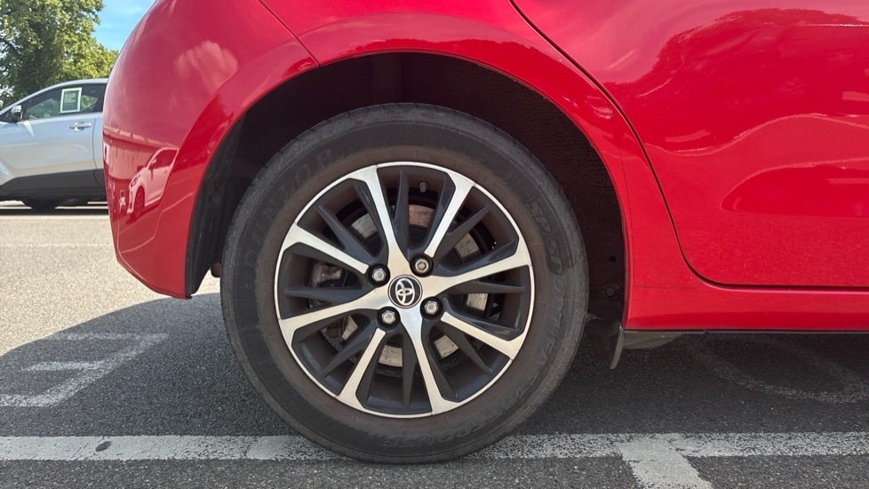 Toyota Yaris 1.5 Hybrid Design Cvt Black #25