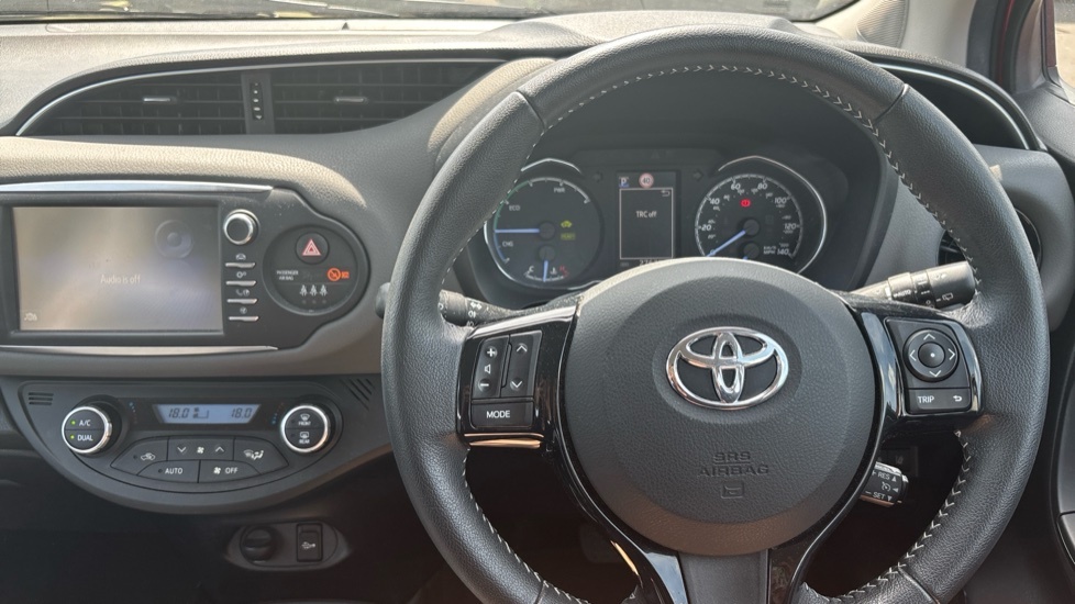Toyota Yaris 1.5 Hybrid Design Cvt Black #10