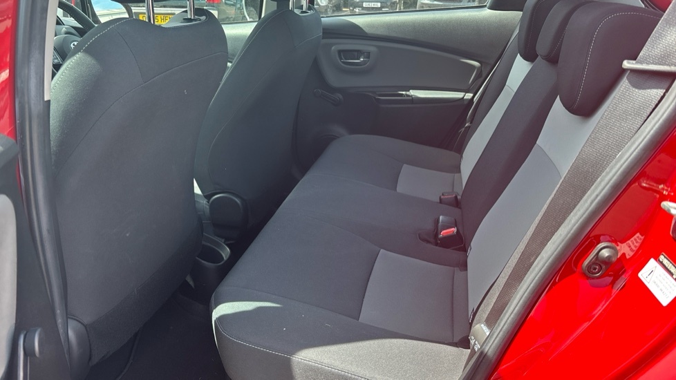 Toyota Yaris 1.5 Hybrid Design Cvt Black #15