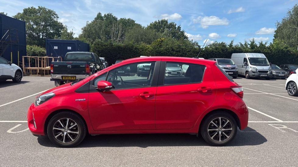 Toyota Yaris 1.5 Hybrid Design Cvt Black #24