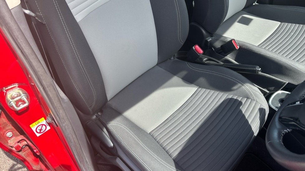 Toyota Yaris 1.5 Hybrid Design Cvt Black #17