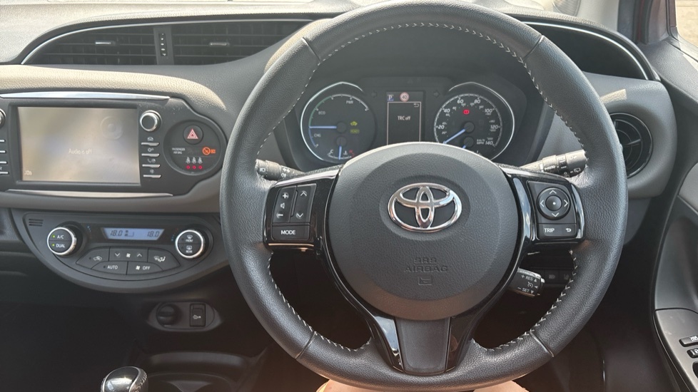 Toyota Yaris 1.5 Hybrid Design Cvt Black #7