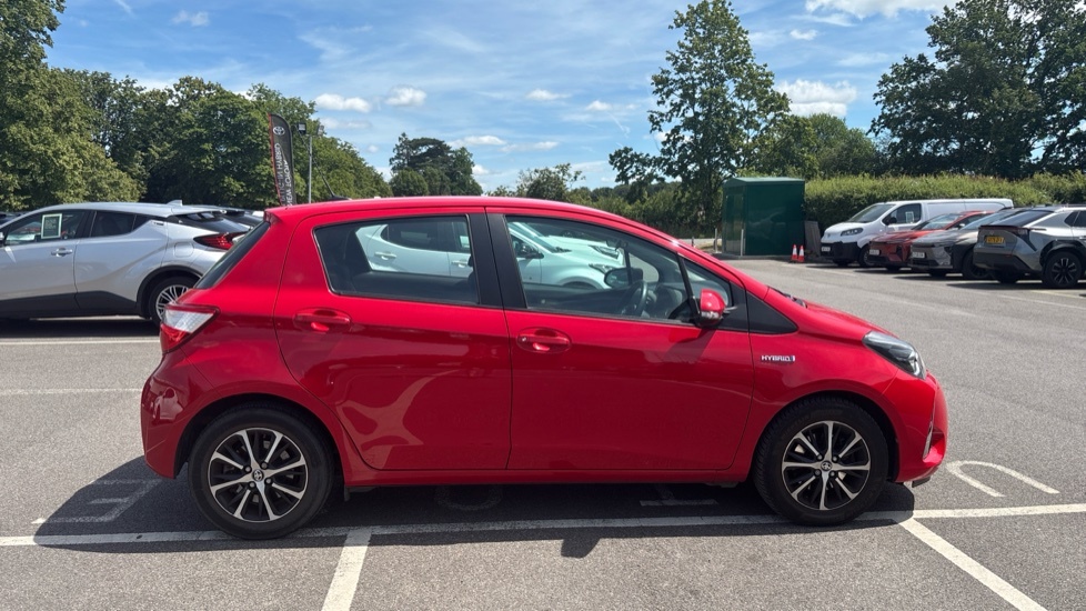 Toyota Yaris 1.5 Hybrid Design Cvt Black #23