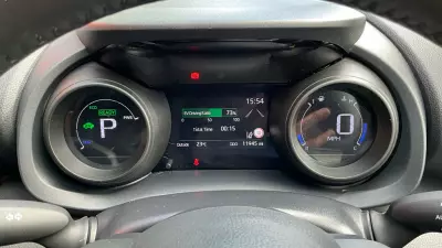 Toyota Yaris 1.5 Hybrid Design Cvt Grey #11