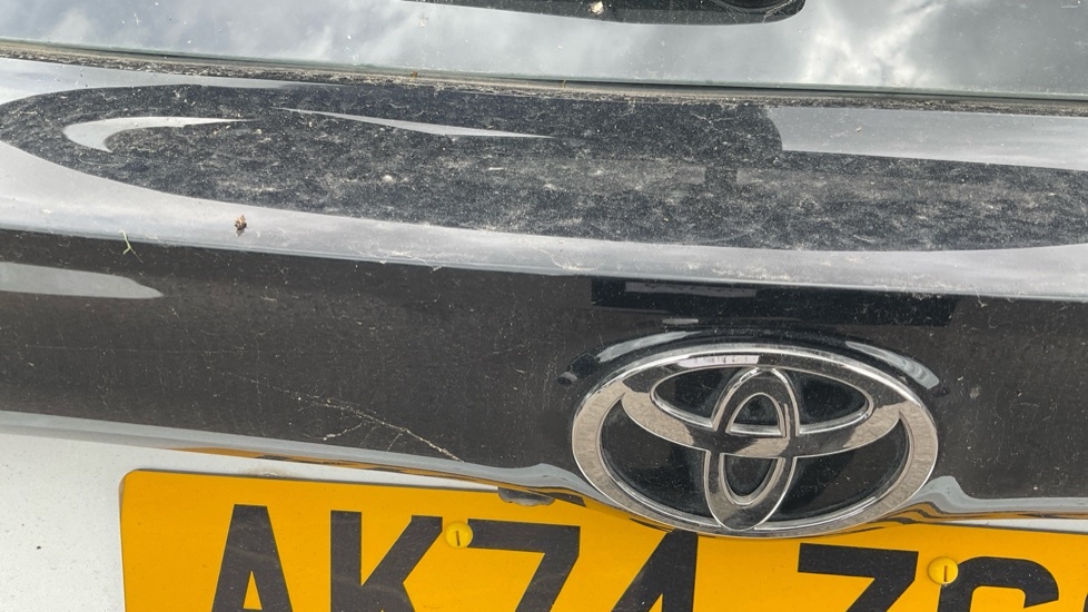 Toyota Yaris 1.5 Hybrid Design Cvt Silver #35