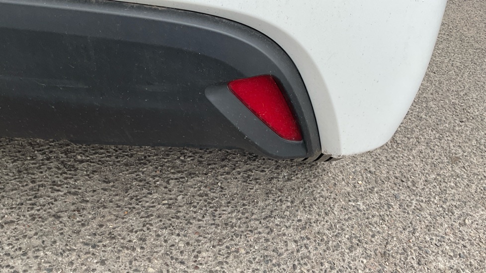 Toyota Yaris 1.5 Hybrid Design Cvt Silver #39