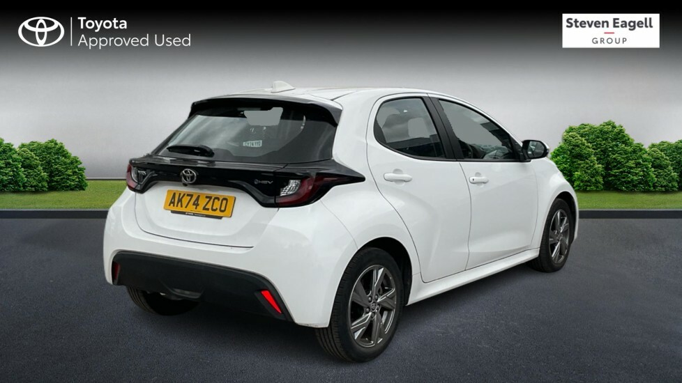 Toyota Yaris 1.5 Hybrid Design Cvt Silver #2