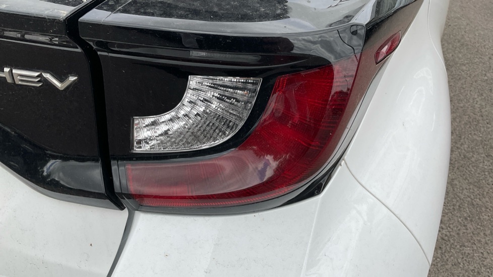 Toyota Yaris 1.5 Hybrid Design Cvt Silver #34