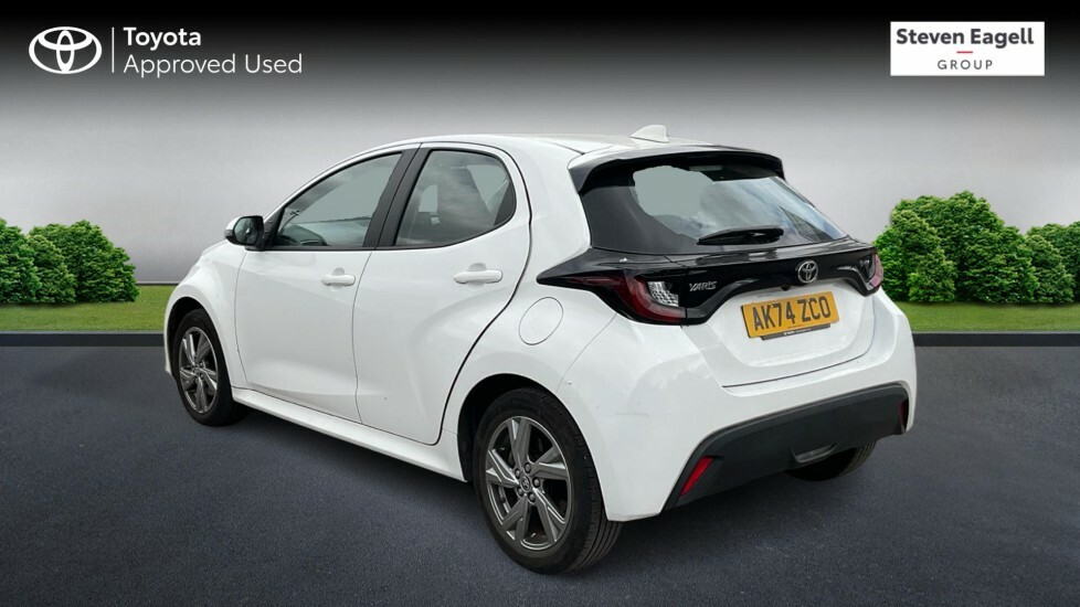Toyota Yaris 1.5 Hybrid Design Cvt Silver #4