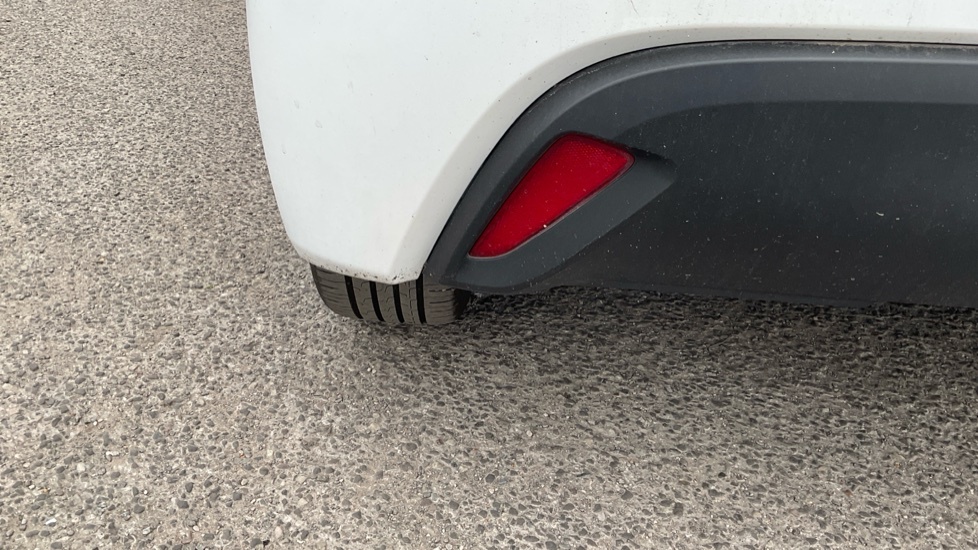 Toyota Yaris 1.5 Hybrid Design Cvt Silver #37