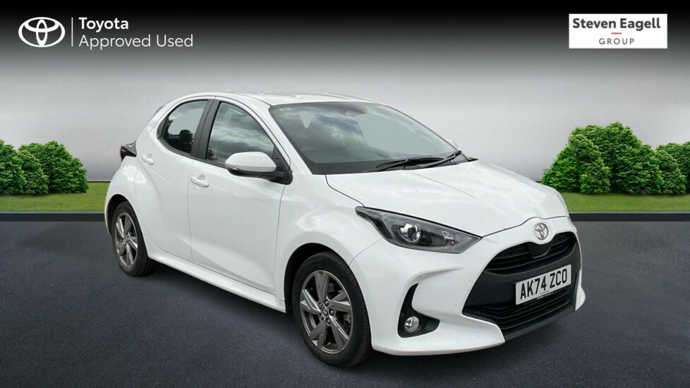 Toyota Yaris 1.5 Hybrid Design Cvt Silver #1