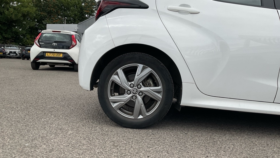 Toyota Yaris 1.5 Hybrid Design Cvt Silver #25
