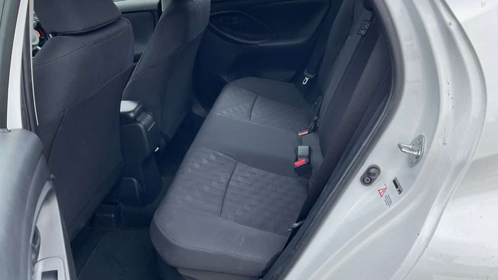 Toyota Yaris 1.5 Hybrid Design Cvt Silver #15