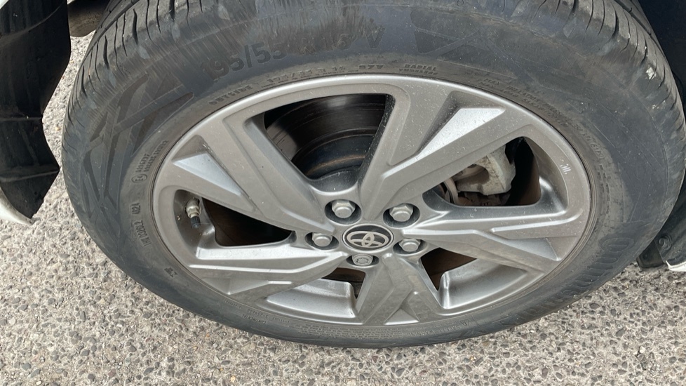 Toyota Yaris 1.5 Hybrid Design Cvt Silver #29