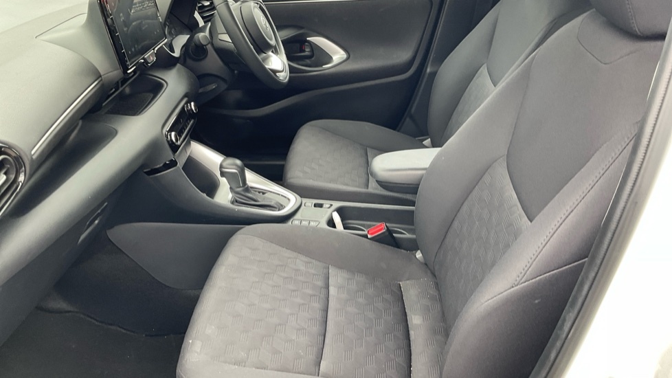Toyota Yaris 1.5 Hybrid Design Cvt Silver #5