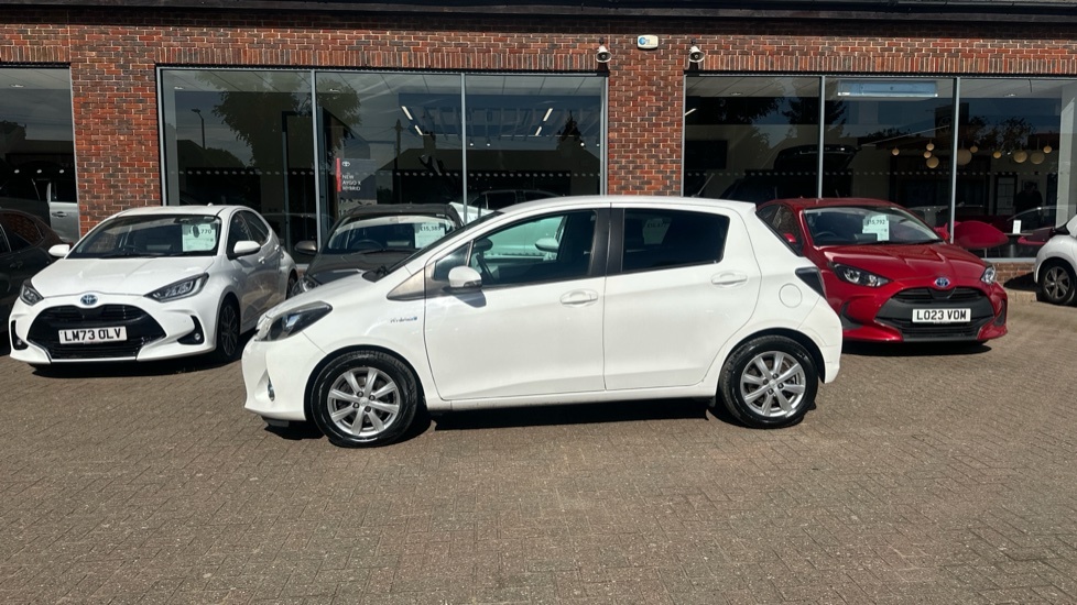 Toyota Yaris 1.5 Vvt-h Excel E-cvt Euro 6 15In Alloy Blue #24