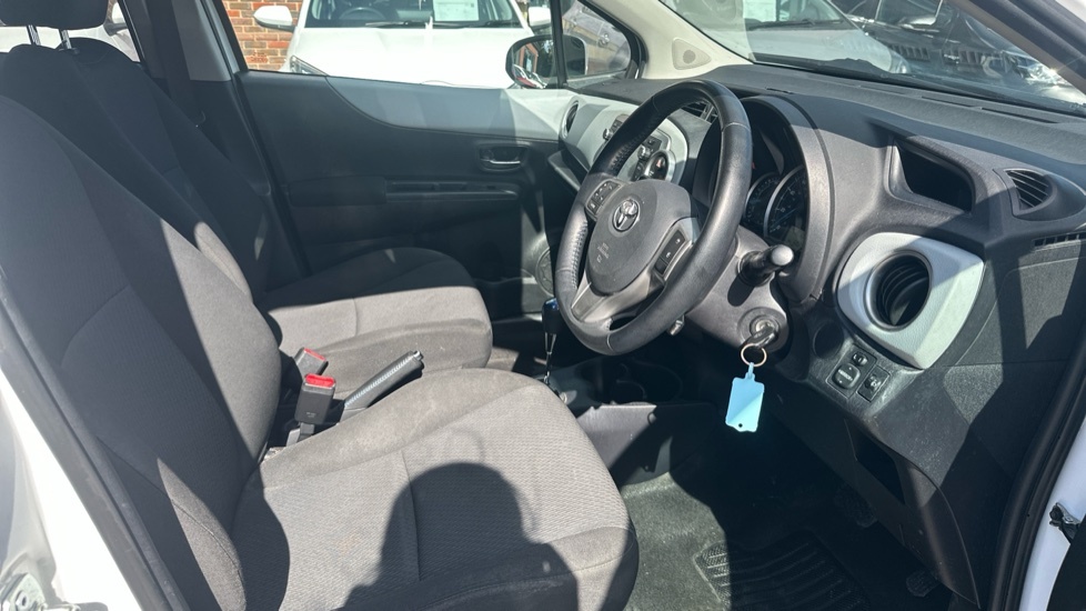 Toyota Yaris 1.5 Vvt-h Excel E-cvt Euro 6 15In Alloy Blue #12
