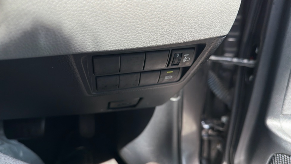 Toyota Yaris Cross 1.5 Hybrid Dynamic Cvt Silver #35