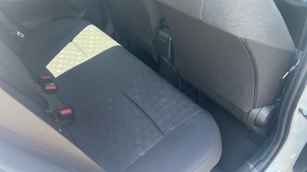 Toyota Yaris 1.5 Vvt-h Design E-cvt Euro 6 S...  #8