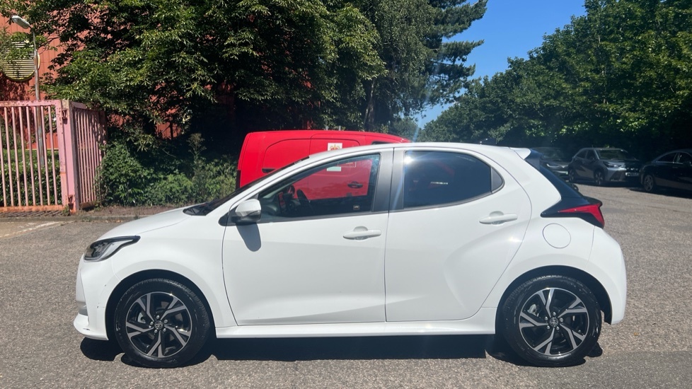 Toyota Yaris 1.5 Vvt-h Design E-cvt Euro 6 S...  #24