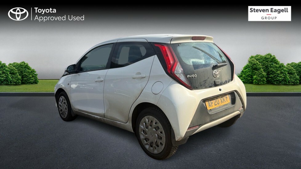 Toyota Aygo 1.0 Vvt-i X-play Hatchback Euro White #4