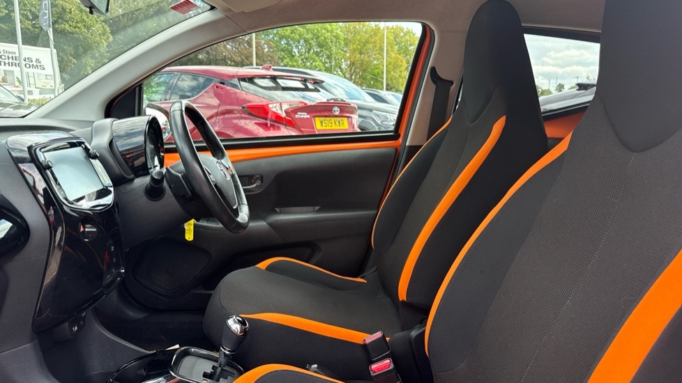 Toyota Aygo 1.0 Vvt-i X-cite X-shift Euro 6 OY69GJE Orange #5