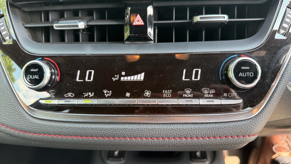 Toyota Corolla Estate 2.0 Vvt-i Design Hybrid Black #27