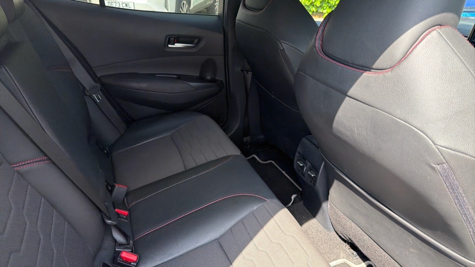 Toyota Corolla Estate 2.0 Vvt-i Design Hybrid Black #8