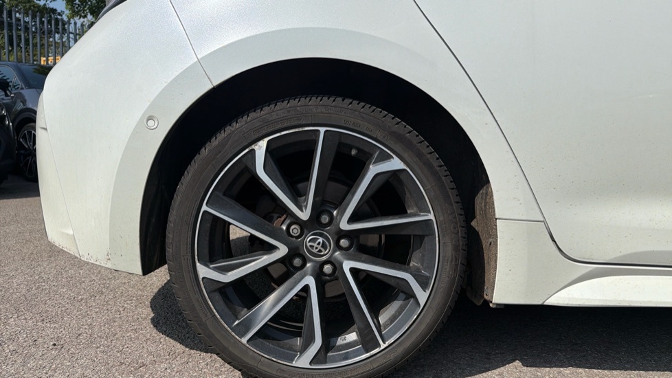 Toyota Corolla Estate 2.0 Vvt-i Design Hybrid Black #25