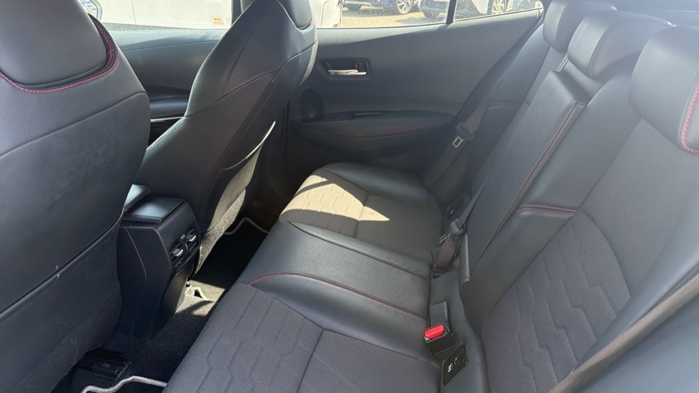 Toyota Corolla Estate 2.0 Vvt-i Design Hybrid Black #15