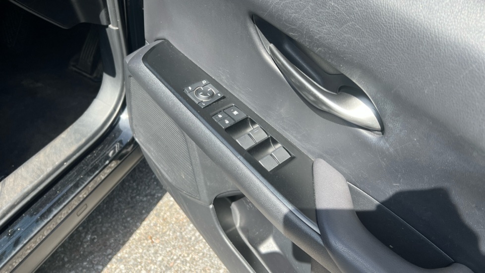 Lexus UX 250H E4 2.0 F-sport Cvt Premium Plussunroof Silver #36