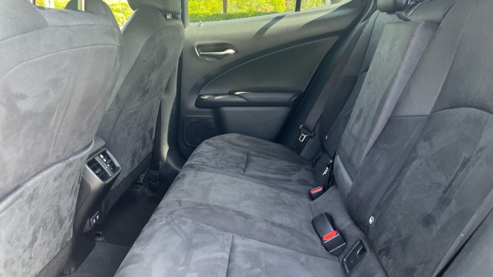 Lexus UX 250H E4 2.0 F-sport Cvt Premium Plussunroof Silver #16