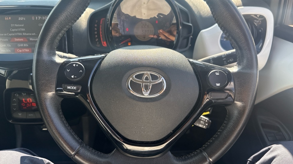 Toyota Aygo 1.0 Vvt-i X-play Euro 6 Red #10