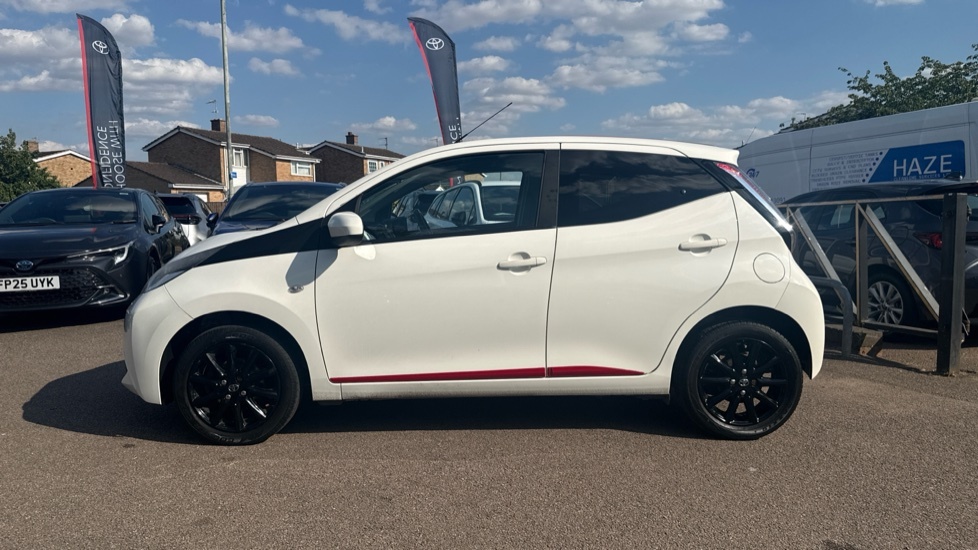 Toyota Aygo 1.0 Vvt-i X-play Euro 6 Red #24