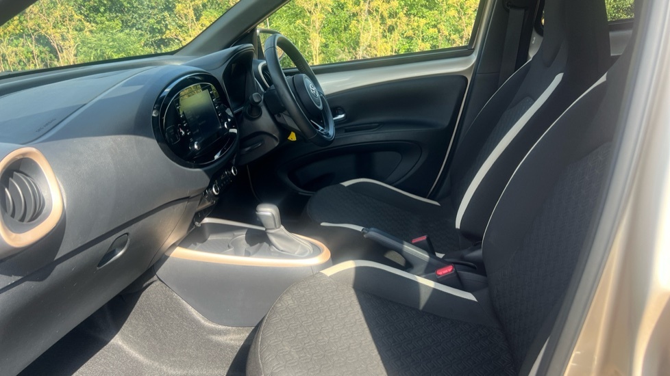 Toyota Aygo X 1.0 Vvt-i Edge Hatchback X-shift Euro 6 Beige #5