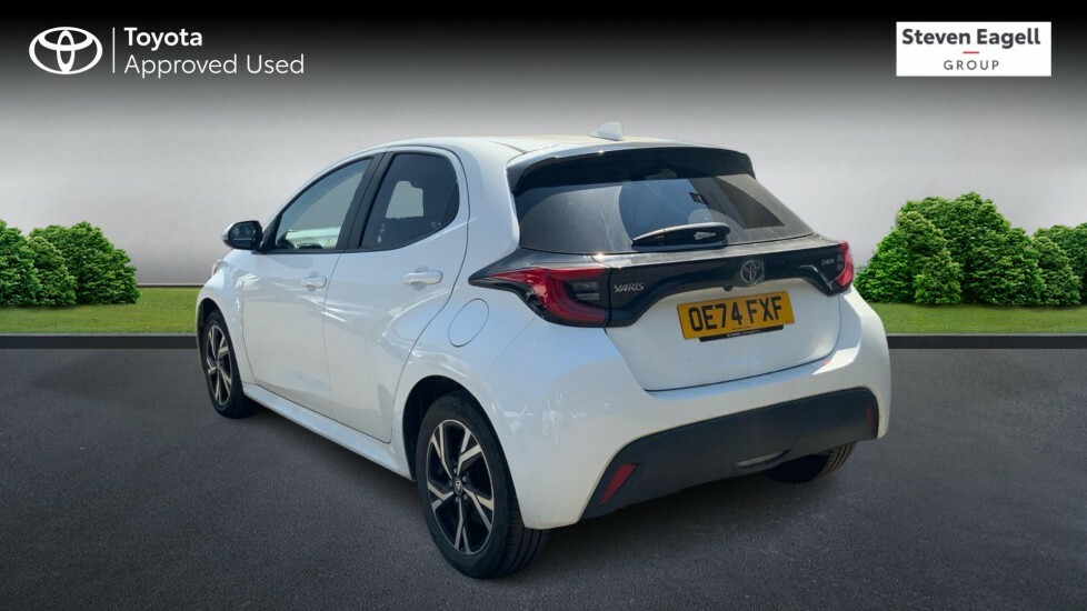 Toyota Yaris 1.5 Vvt-h Design E-cvt Euro 6 Ss OE74FXF White #4
