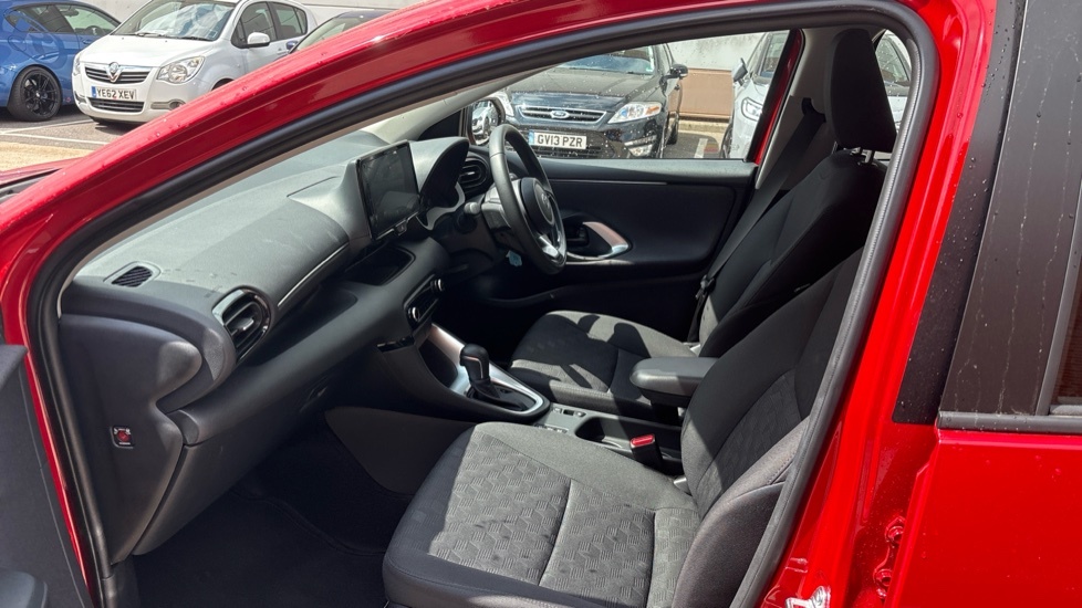 Toyota Yaris 1.5 Vvt-h Icon E-cvt Euro 6 Ss LR75PLX Red #5