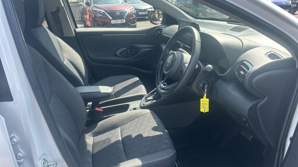 Toyota Yaris 1.5 Vvt-h Gr Sport Hatchback Hybrid E-c White #12