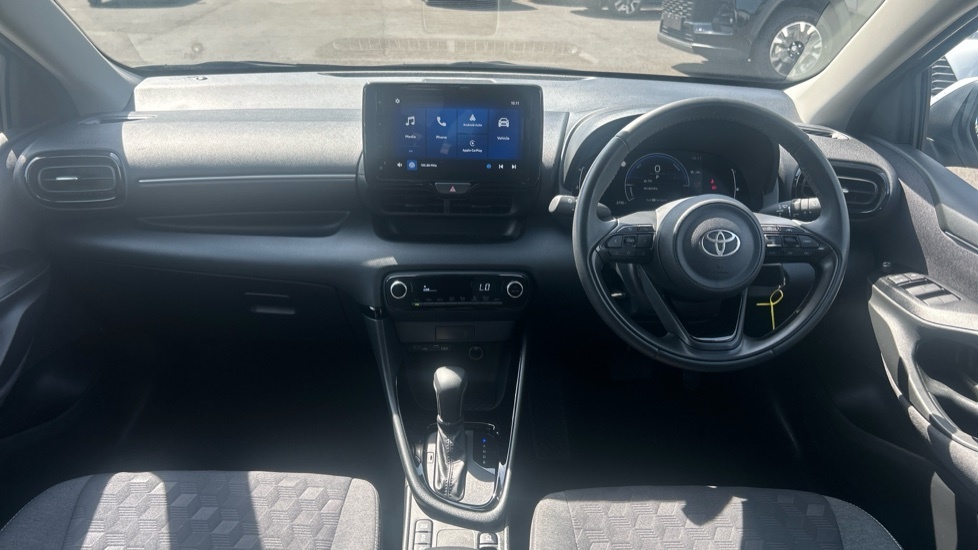 Toyota Yaris 1.5 Vvt-h Design E-cvt Euro 6 Ss White #6