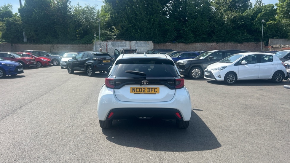 Toyota Yaris 1.5 Vvt-h Gr Sport Hatchback Hybrid E-c White #25