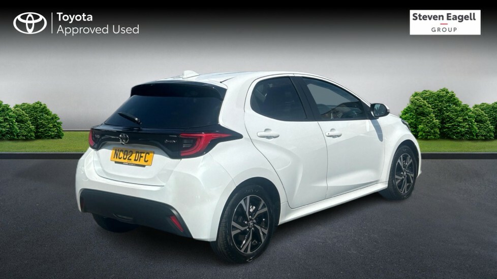 Toyota Yaris 1.5 Vvt-h Design E-cvt Euro 6 Ss White #2
