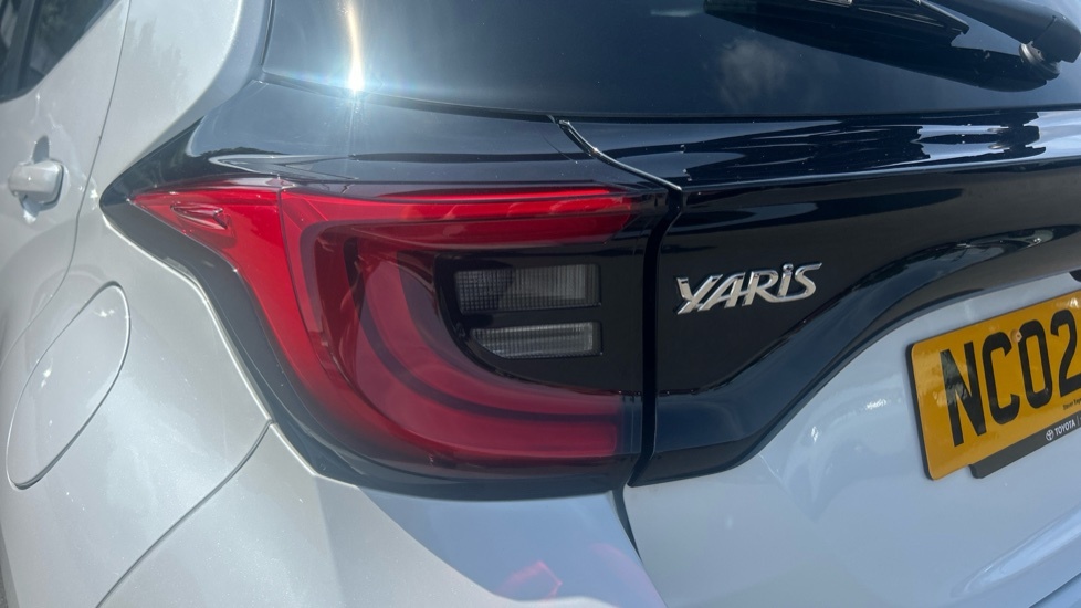 Toyota Yaris 1.5 Vvt-h Gr Sport Hatchback Hybrid E-c White #20