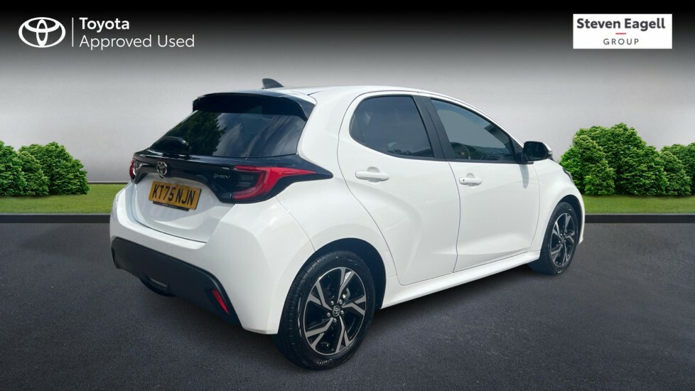 Toyota Yaris 1.5 Vvt-h Design E-cvt Euro 6 Ss White #2