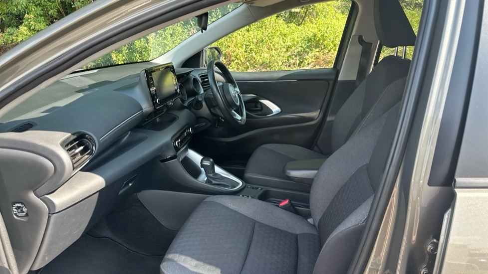 Toyota Yaris 1.5 Vvt-h Design E-cvt Euro 6 Ss Brown #5