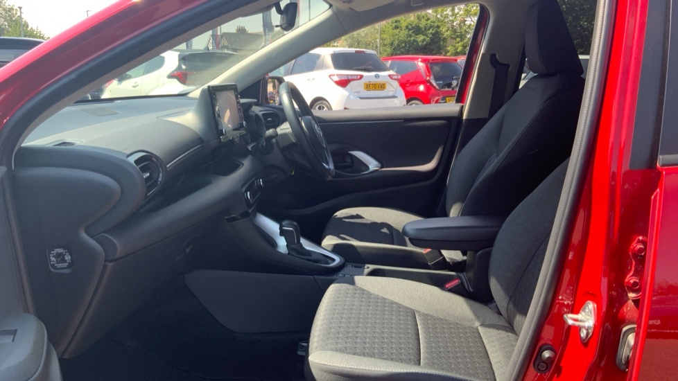 Toyota Yaris 1.5 Vvt-h Design Hatchback Hybrid E-cvt Red #5